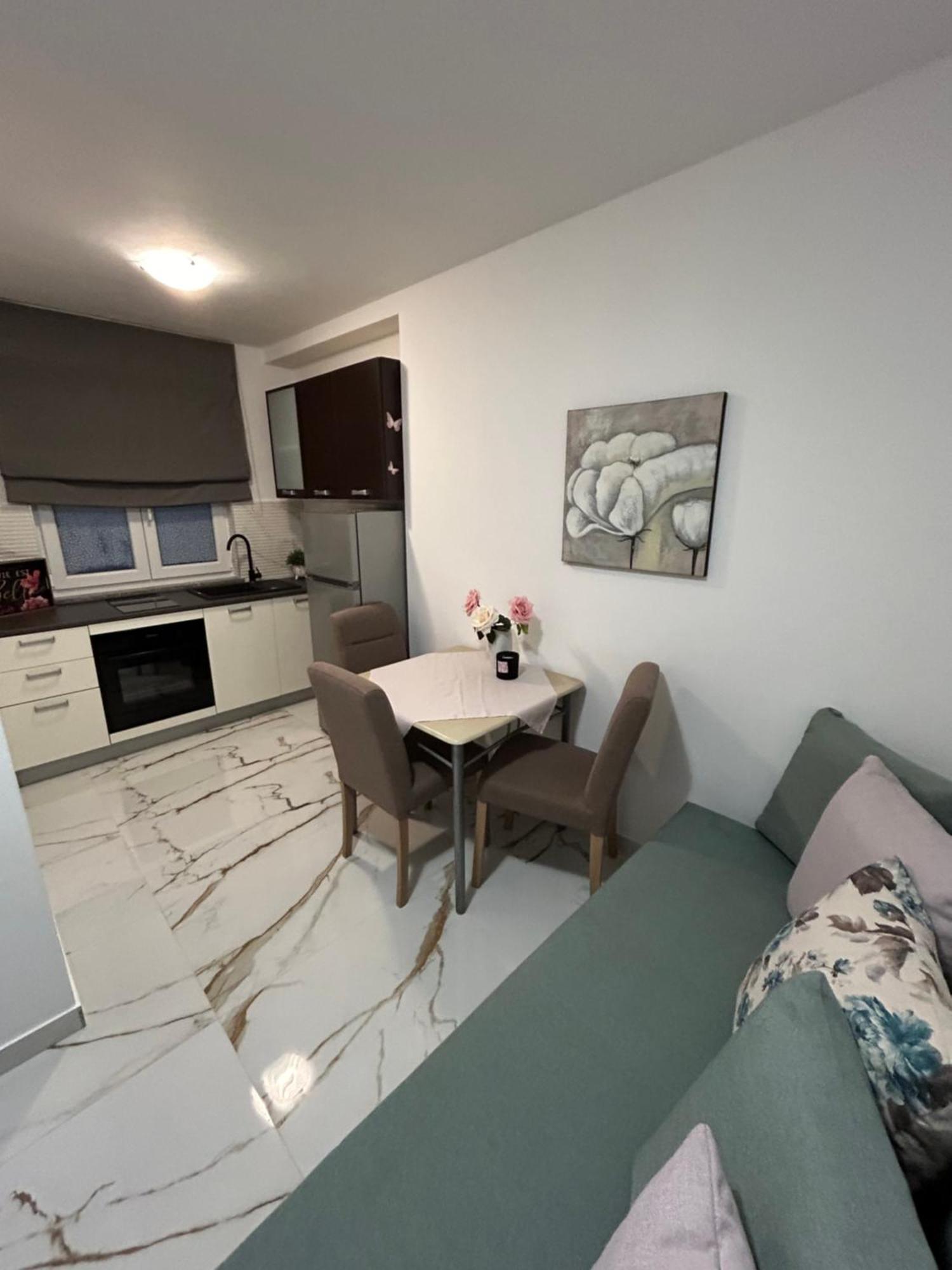 Apartments Mare プナト エクステリア 写真